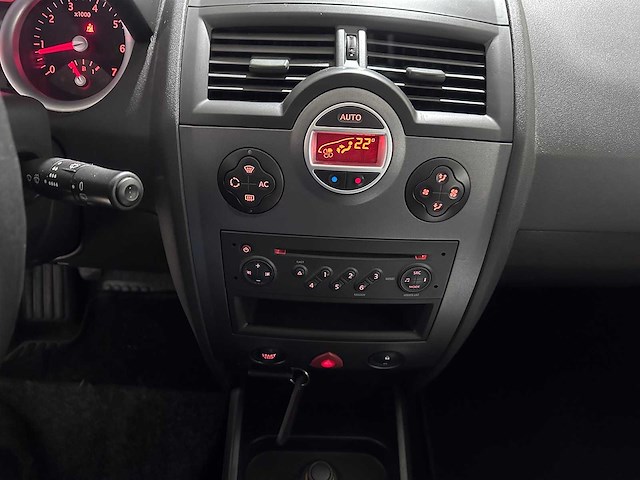 Renault - mégane grand tour - 2.0-16v dynam. comf - 77-sl-kg - afbeelding 4 van  13