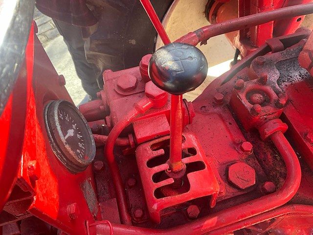 Renault - r7054 vintage 2wd - oldtimer tractor - 1962 - afbeelding 17 van  42