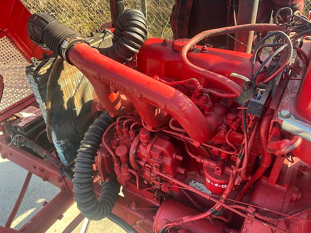 Renault - r7054 vintage 2wd - oldtimer tractor - 1962 - afbeelding 22 van  42