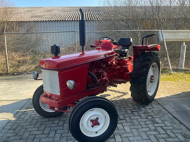 Renault - r7054 vintage 2wd - oldtimer tractor - 1962 - afbeelding 1 van  42