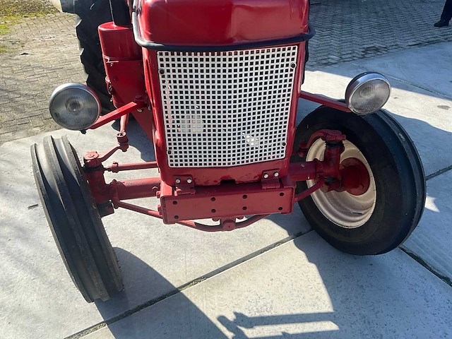 Renault - r7054 vintage 2wd - oldtimer tractor - 1962 - afbeelding 7 van  42