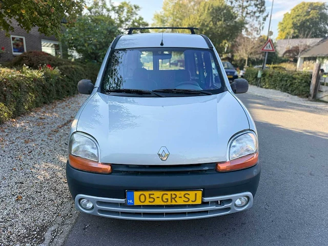 Renault - rolstoelauto - kangoo - 1.4 expression - 2001 - 05-gr-sj - afbeelding 4 van  11