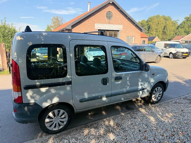 Renault - rolstoelauto - kangoo - 1.4 expression - 2001 - 05-gr-sj - afbeelding 6 van  11