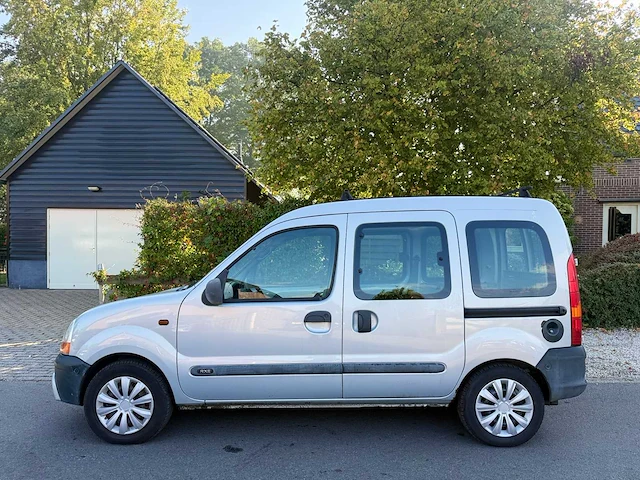 Renault - rolstoelauto - kangoo - 1.4 expression - 2001 - 05-gr-sj - afbeelding 10 van  11