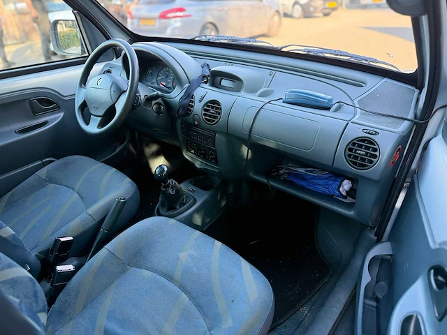 Renault - rolstoelauto - kangoo - 1.4 expression - 2001 - 05-gr-sj - afbeelding 11 van  11