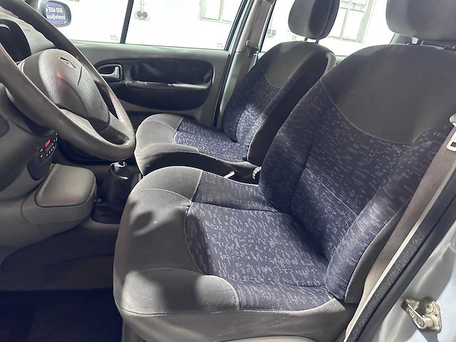 Renault - scénic - 1.6-16v authentique 127dkm- 22-jg-ln - afbeelding 7 van  19