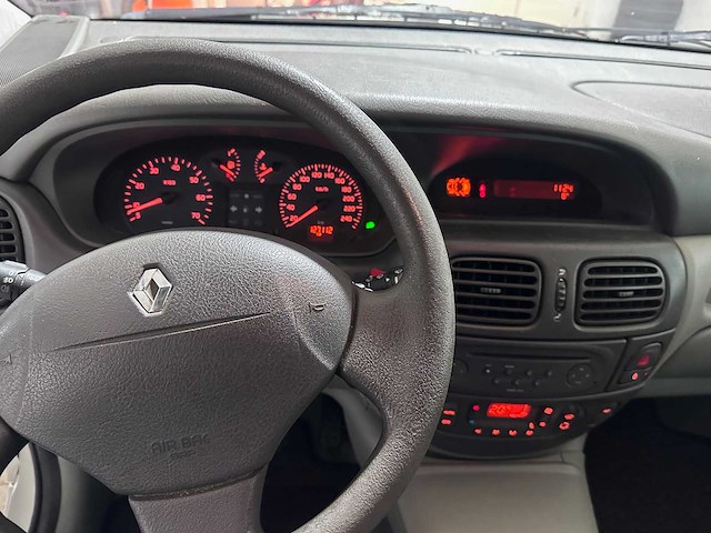 Renault - scénic - 1.6-16v authentique 127dkm- 22-jg-ln - afbeelding 2 van  19