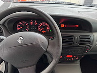 Renault - scénic - 1.6-16v authentique 127dkm- 22-jg-ln - afbeelding 2 van  19