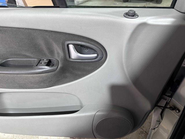 Renault - scénic - 1.6-16v authentique 127dkm- 22-jg-ln - afbeelding 4 van  19