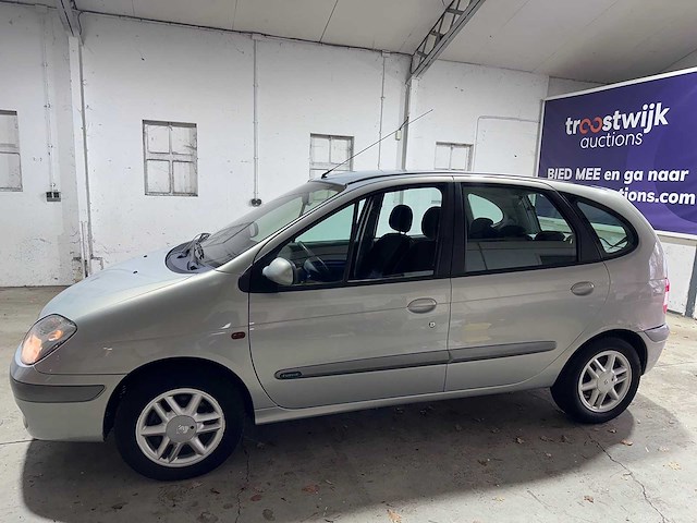 Renault - scénic - 1.6-16v authentique 127dkm- 22-jg-ln - afbeelding 12 van  19