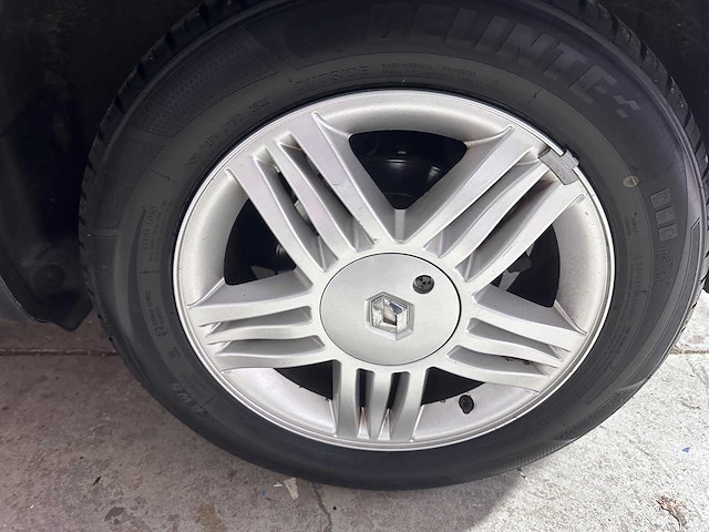 Renault - scénic - 2.0-16v dynam.luxe - 66-pv-bz - afbeelding 8 van  19