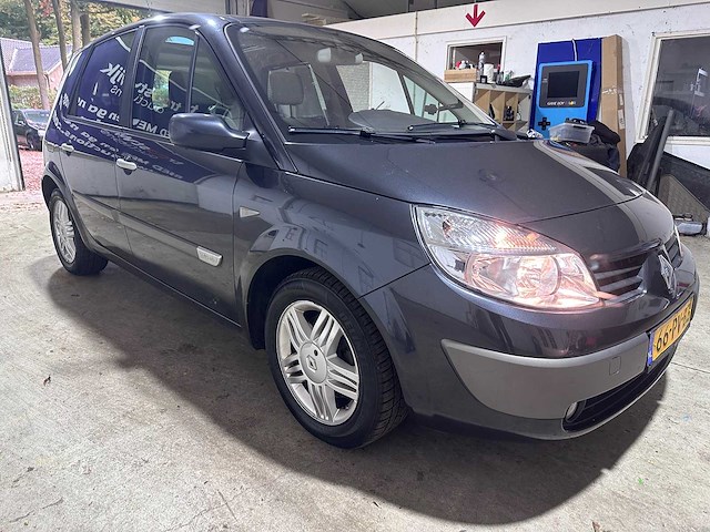 Renault - scénic - 2.0-16v dynam.luxe - 66-pv-bz - afbeelding 16 van  19