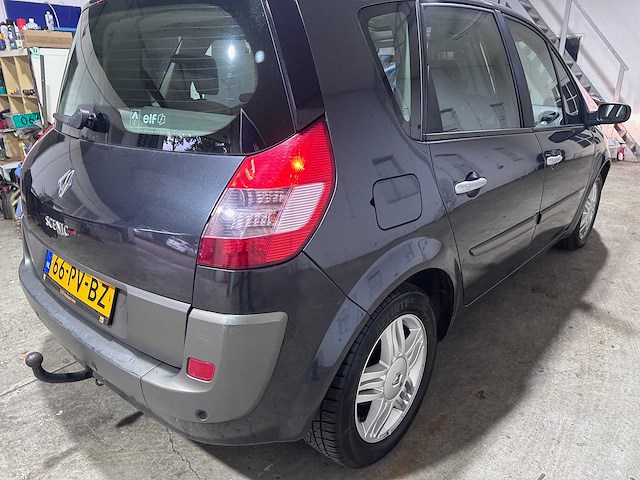 Renault - scénic - 2.0-16v dynam.luxe - 66-pv-bz - afbeelding 15 van  18