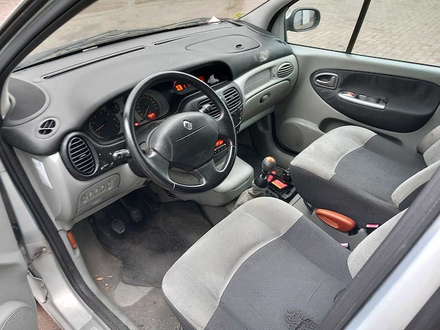 Renault - scénic - 2.0-16v expr. sport - personenauto - afbeelding 7 van  14