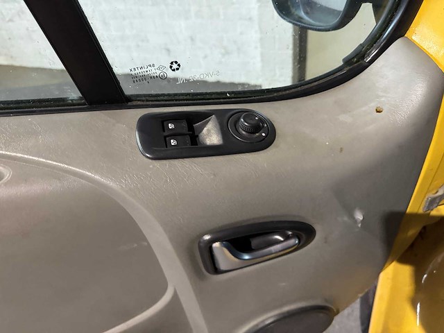 Renault - trafic - 2.0 dci t29 l1h1 airco - van - afbeelding 9 van  11