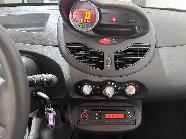 Renault - twingo - 1.2-16v authentique - 67-lzj-6- 2010 - afbeelding 1 van  3