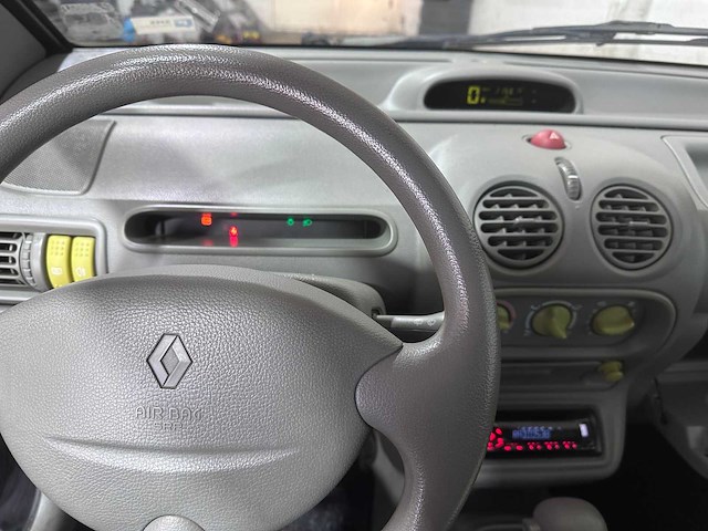Renault - twingo - 1.2 'matic - zd-zx-34 - 1999 - afbeelding 13 van  14