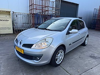 Renault -clio 1.6-16v privilège 51-tf-pz - afbeelding 1 van  1