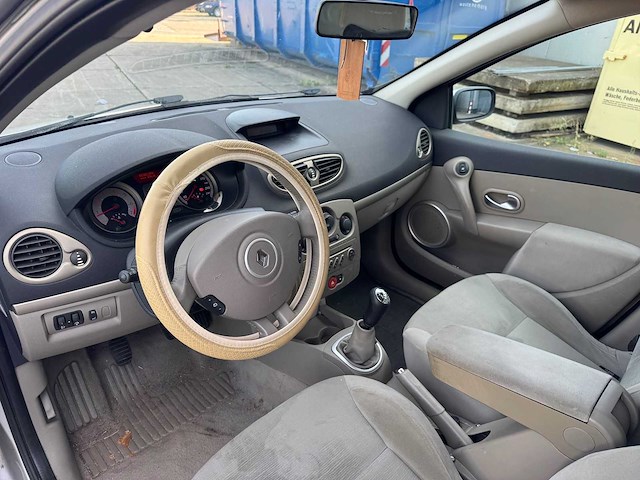 Renault -clio 1.6-16v privilège 51-tf-pz - afbeelding 7 van  18