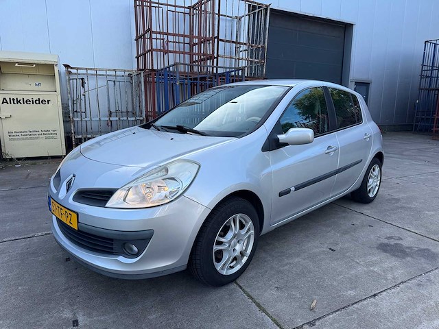 Renault -clio 1.6-16v privilège 51-tf-pz - afbeelding 1 van  18