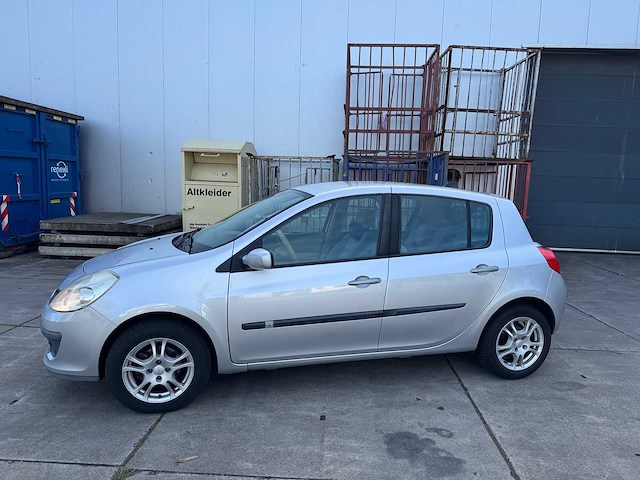 Renault -clio 1.6-16v privilège 51-tf-pz - afbeelding 13 van  18