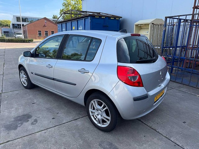 Renault -clio 1.6-16v privilège 51-tf-pz - afbeelding 14 van  18