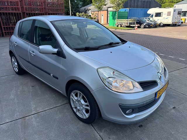Renault -clio 1.6-16v privilège 51-tf-pz - afbeelding 16 van  18