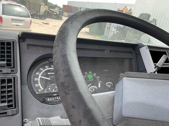 Renault 135 midlifecrisis vrachtwagen - afbeelding 10 van  10