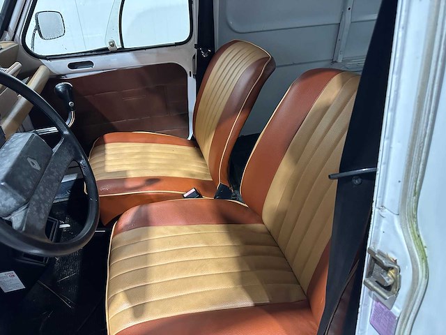 Renault 4 oldtimer vkn-04-r - afbeelding 2 van  16