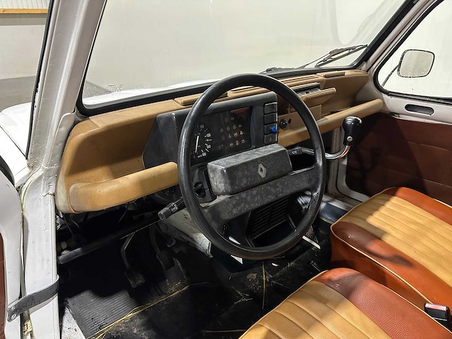 Renault 4 oldtimer vkn-04-r - afbeelding 16 van  16