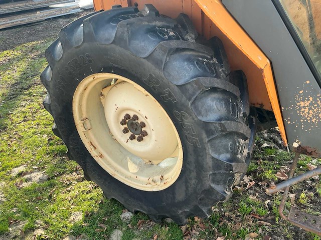Renault 461s oldtimer tractor - afbeelding 3 van  21