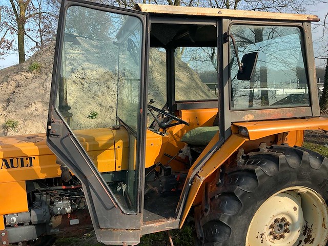 Renault 461s oldtimer tractor - afbeelding 4 van  21