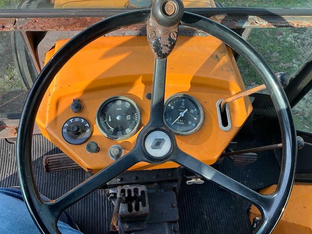 Renault 461s oldtimer tractor - afbeelding 8 van  21