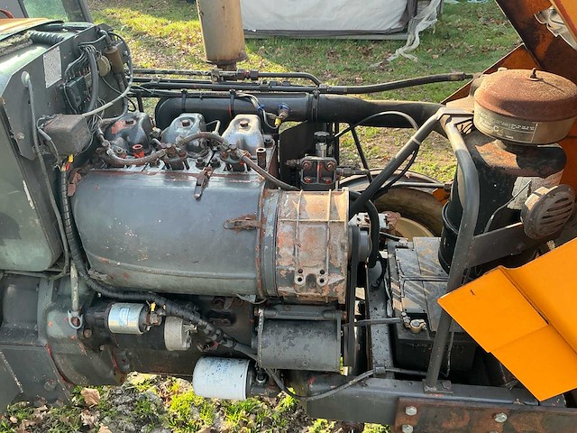 Renault 461s oldtimer tractor - afbeelding 13 van  21