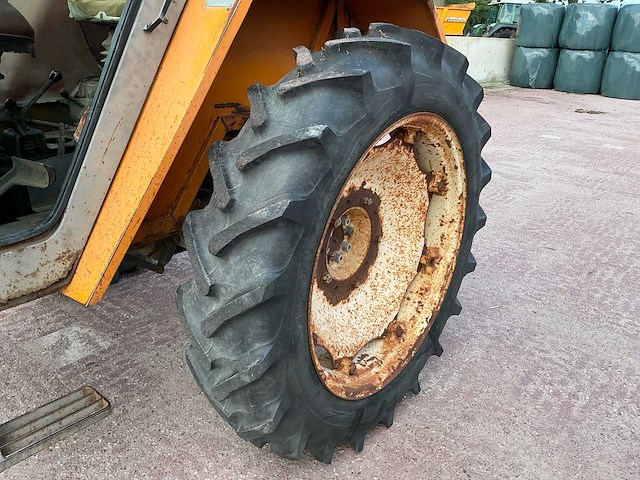 Renault 461s tweewielaangedreven landbouwtractor - afbeelding 11 van  23