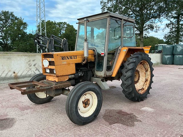 Renault 461s tweewielaangedreven landbouwtractor - afbeelding 1 van  23