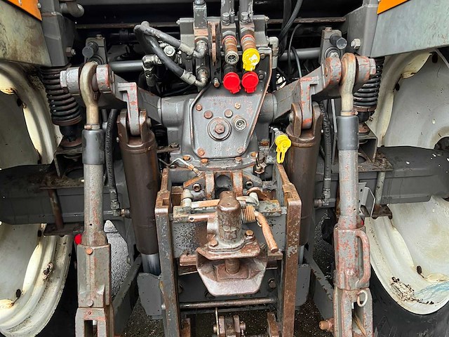 Renault 610r zares vierwielaangedreven landbouwtractor - afbeelding 29 van  38