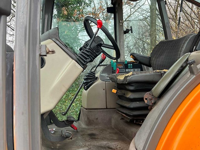 Renault 610r zares vierwielaangedreven landbouwtractor - afbeelding 30 van  38