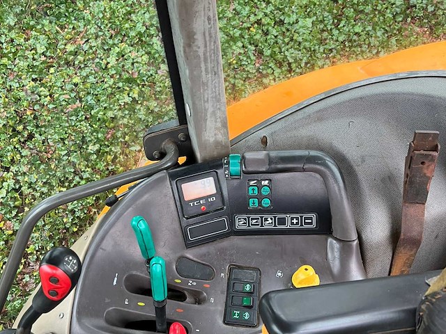 Renault 610r zares vierwielaangedreven landbouwtractor - afbeelding 31 van  38