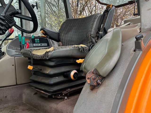 Renault 610r zares vierwielaangedreven landbouwtractor - afbeelding 32 van  38