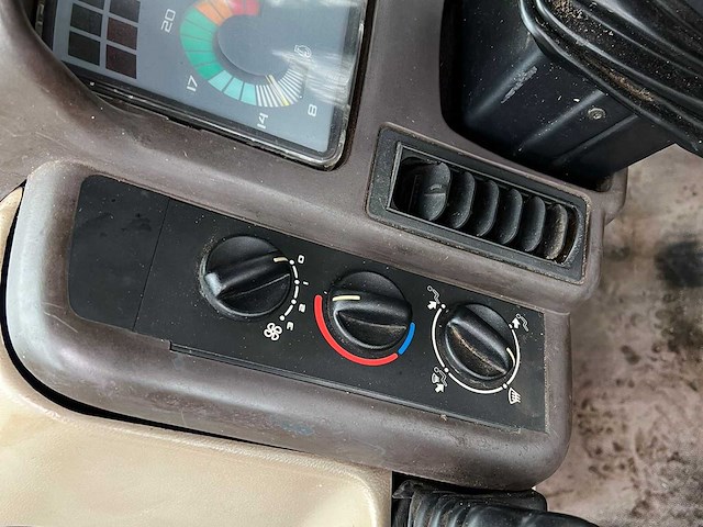 Renault 610r zares vierwielaangedreven landbouwtractor - afbeelding 34 van  38