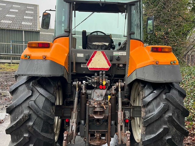 Renault 610r zares vierwielaangedreven landbouwtractor - afbeelding 20 van  38