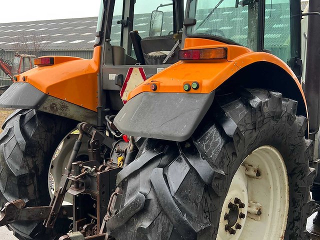 Renault 610r zares vierwielaangedreven landbouwtractor - afbeelding 21 van  38