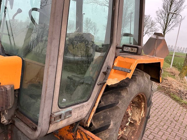 Renault 80-12 tx tweewielaangedreven landbouwtractor - afbeelding 13 van  23