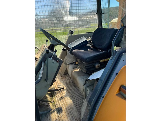 Renault 904 tweewielaangedreven landbouwtractor met klepel maaier - afbeelding 3 van  21
