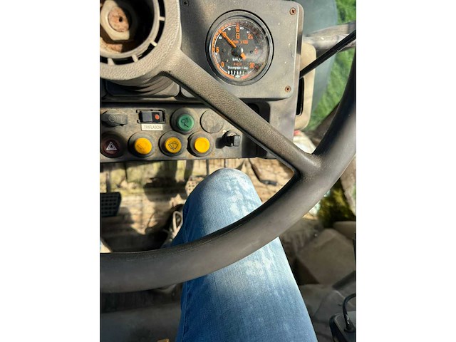 Renault 904 tweewielaangedreven landbouwtractor met klepel maaier - afbeelding 6 van  21