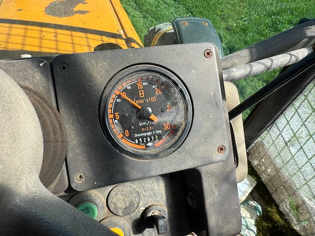 Renault 904 tweewielaangedreven landbouwtractor met klepel maaier - afbeelding 7 van  21