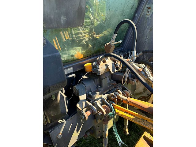 Renault 904 tweewielaangedreven landbouwtractor met klepel maaier - afbeelding 9 van  21