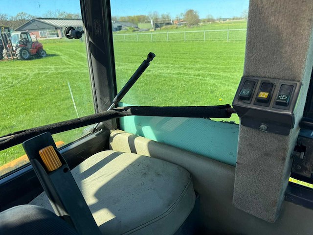 Renault 904 tweewielaangedreven landbouwtractor met klepel maaier - afbeelding 11 van  21