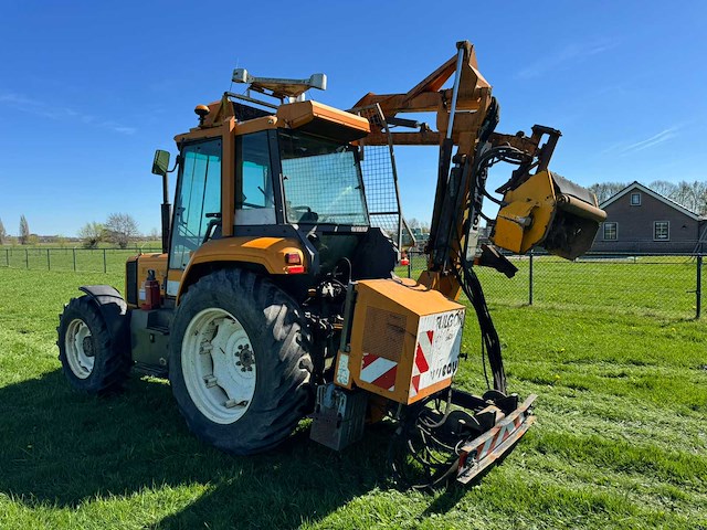 Renault 904 tweewielaangedreven landbouwtractor met klepel maaier - afbeelding 15 van  21
